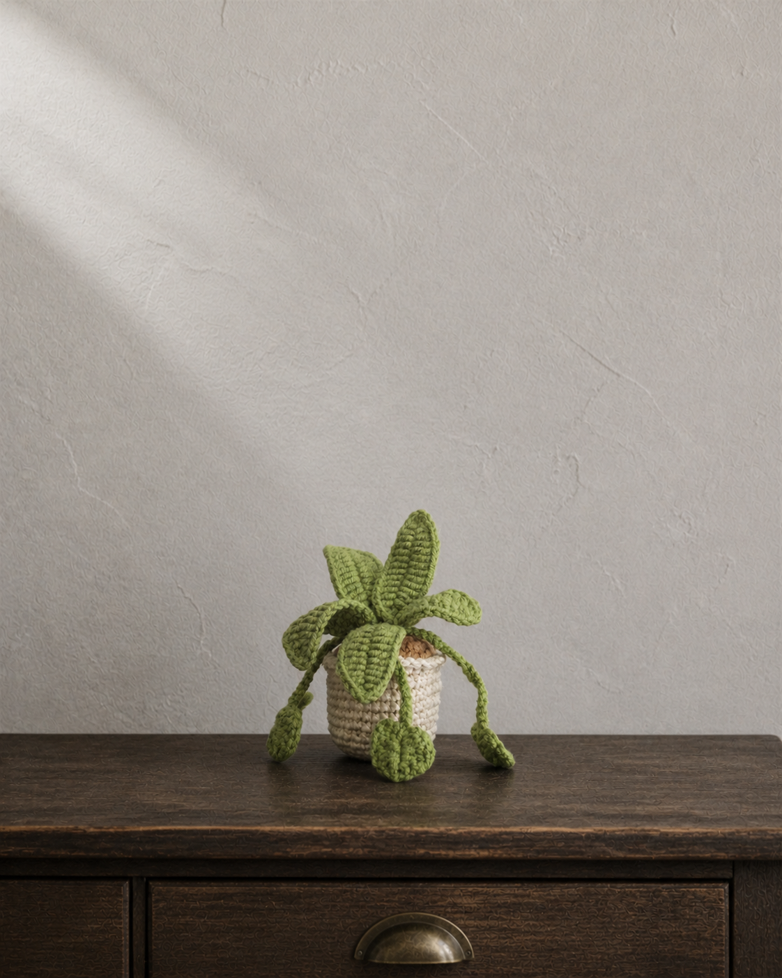 Trailing Leaf Magnetic Mini Potted Plant